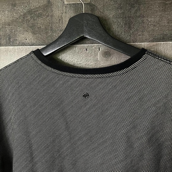 SOLD Lululemon Keep Up Crew - Picture 5 of 5